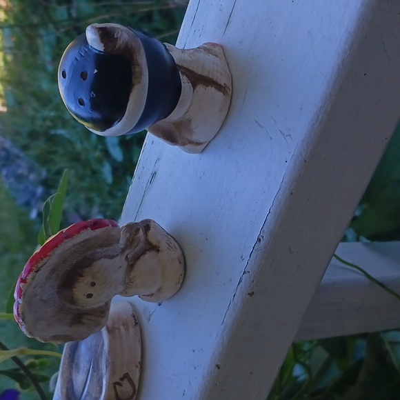 VINTAGE Native American Boy & Girl Teepee Salt & Pepper Shaker Set 3pcs - Picture 9 of 13